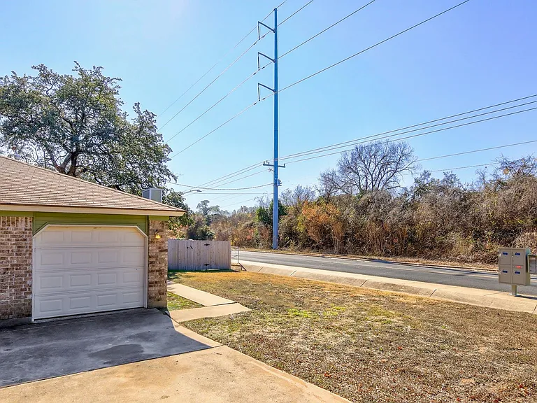 4407 Limewood Ct #B — Photo 3