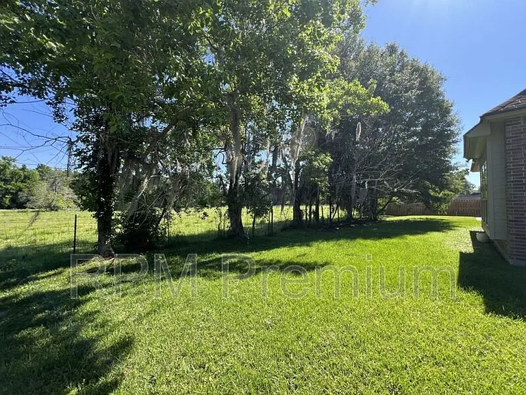 2913 Country Lakes Ave — Photo 32