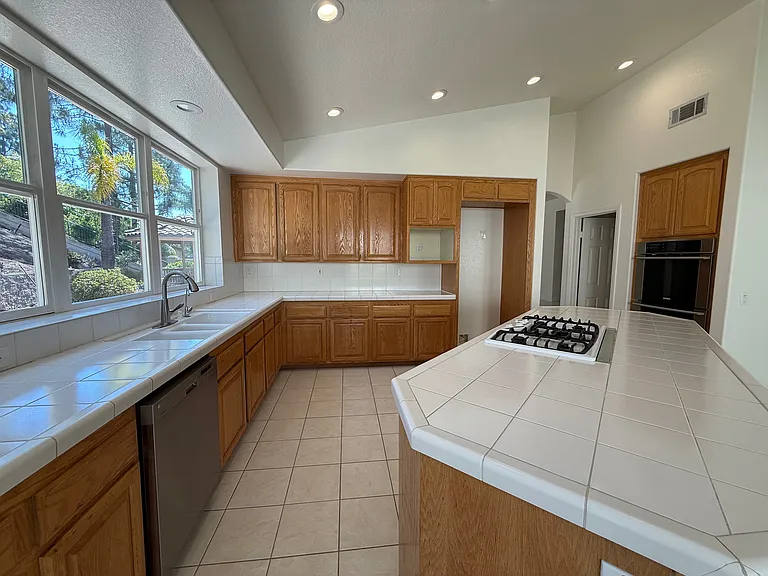 557 Plaza Del Cid — Photo 7