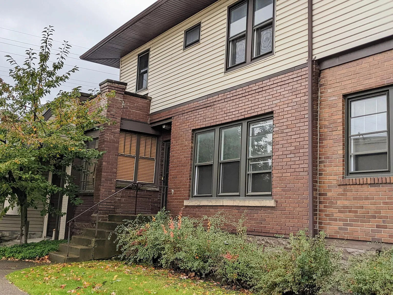 4 bed, 1200 sqft, $1,200 — Photo 1
