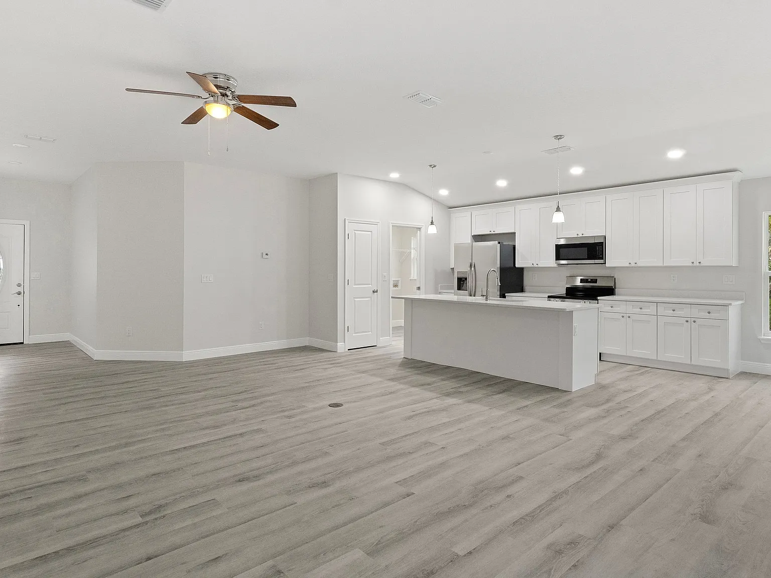 4 bed, 1662 sqft, $1,900 — Photo 3