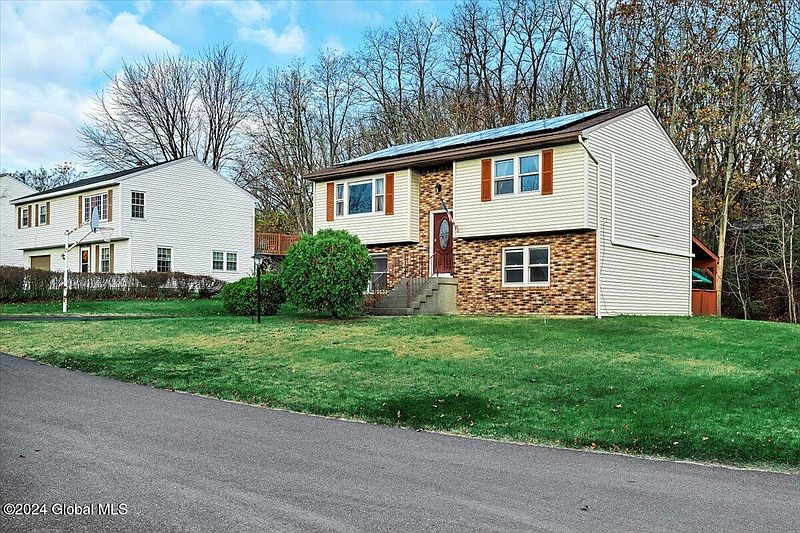 4th image of 11 Rosemary Drive #Ext