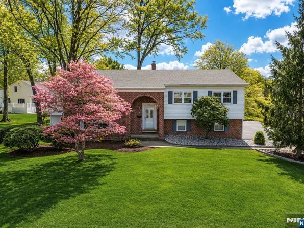 274 Seton Hall Dr, Paramus, NJ 07652