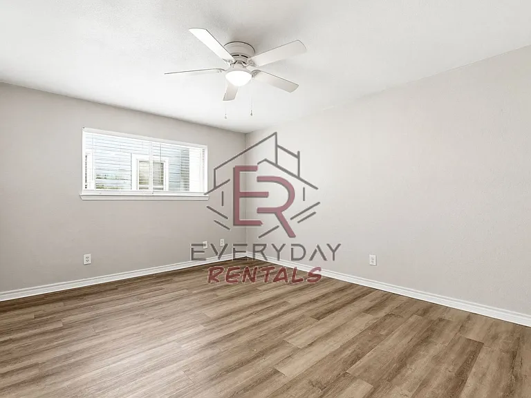 1310 Goodhue Dr — Photo 8