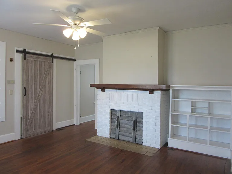 207 E Ann St — Photo 4