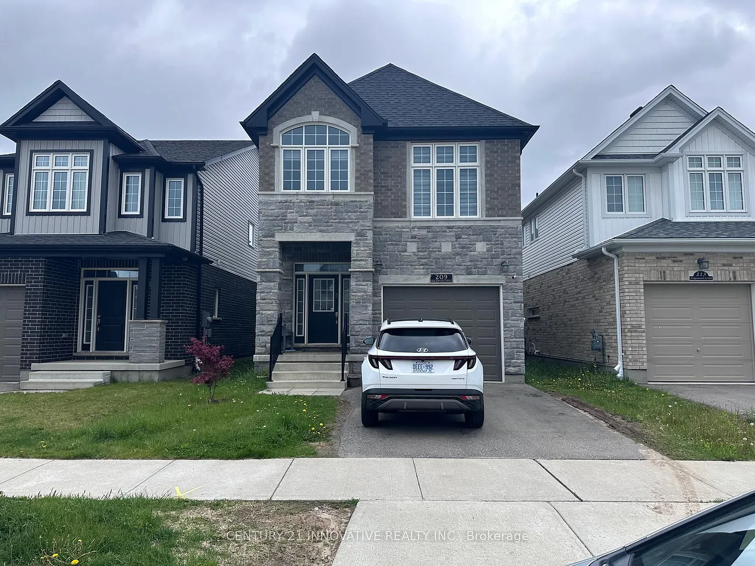 4 bed, $3,300 — Photo 1