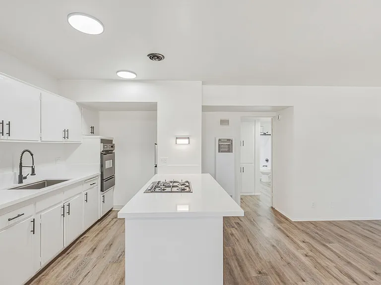 Montana Avenue Residences — Photo 12