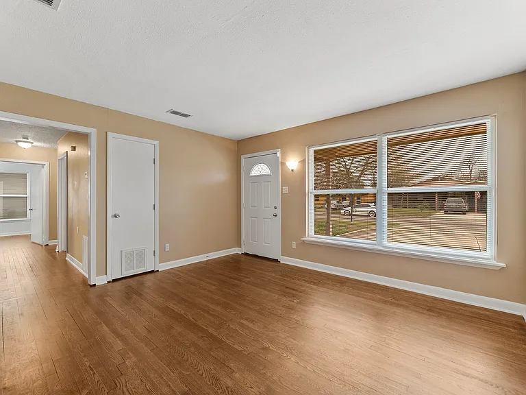 615 Burwood Ln — Photo 6