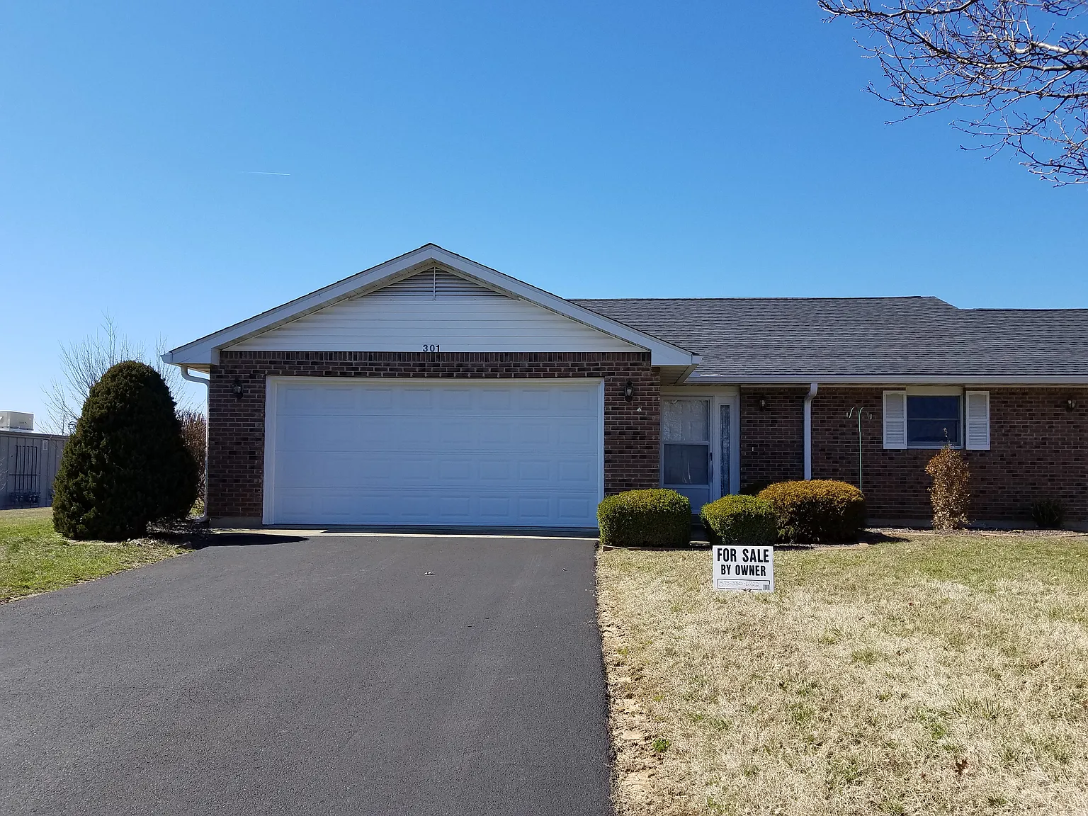 301 Vandergriff St photo 1