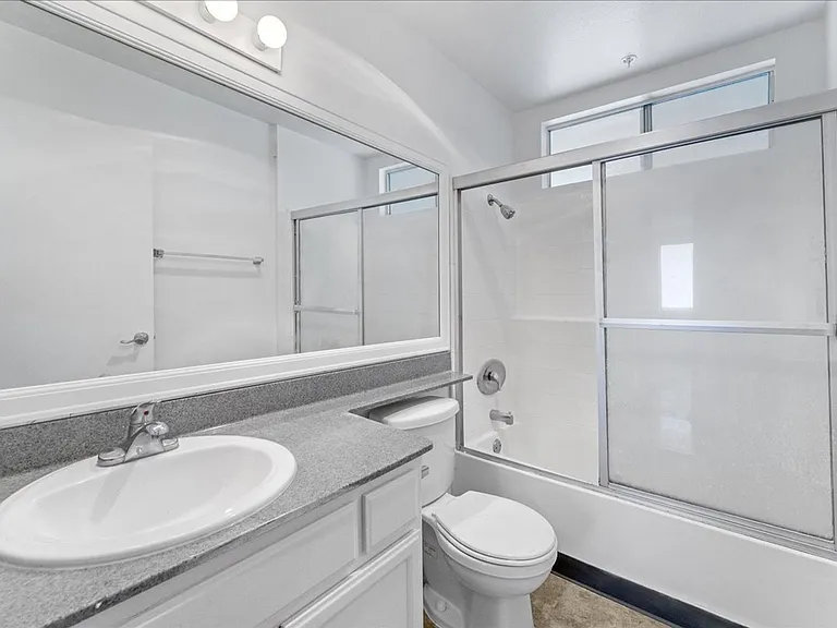 1785 Beloit Ave — Photo 10