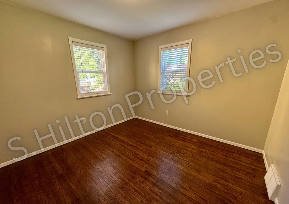 3 bed, 1.5 bath, 1125 sqft, $2,450 — Photo 3