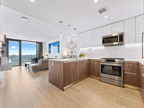 131-01 40th Rd #Penthouse 3t, Flushing, NY 11354