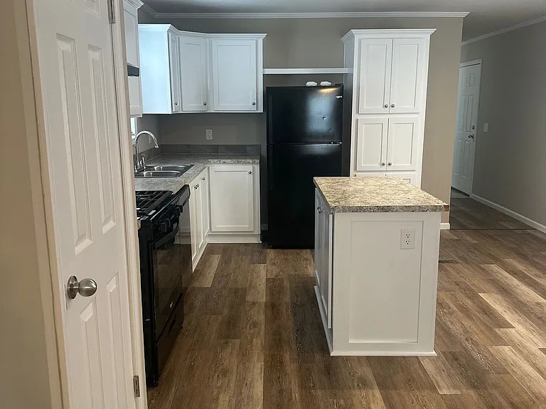 Groveland Manor — Photo 40