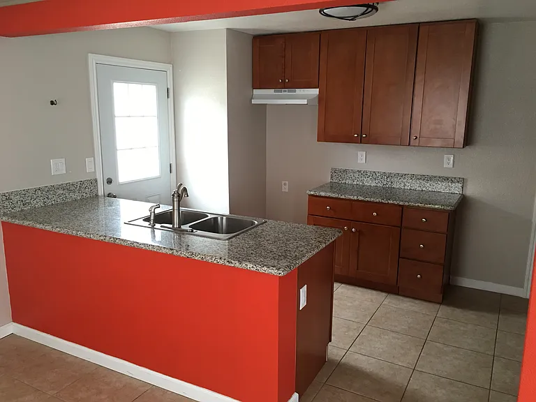644 W 3rd St — Photo 13