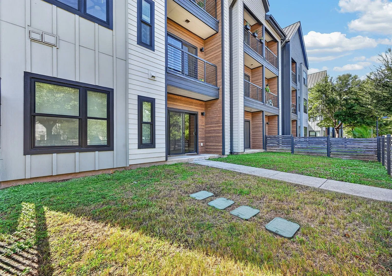 East Austin 2 bedroom Condo w/ Fenced In Yard! — Photo 1