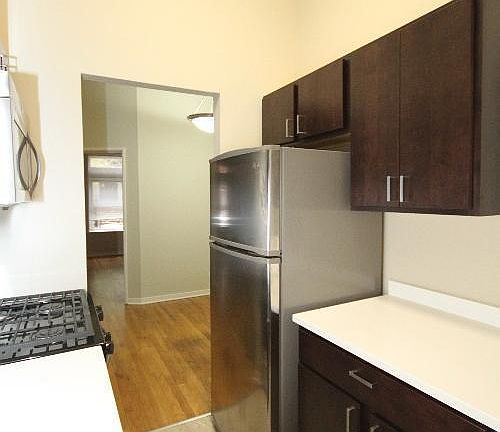 4th image of 418 W Belden Ave APT 3W
