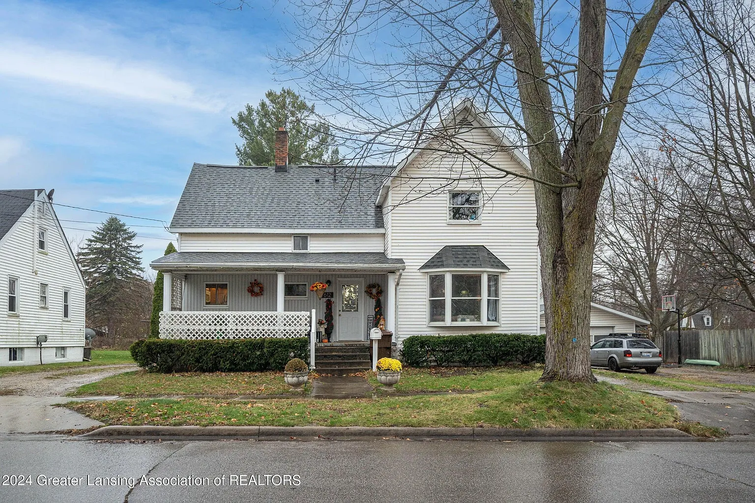 612 Pleasant St photo 1