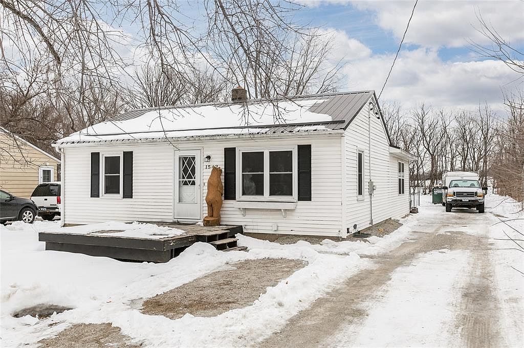 1542 Franklin St, Center Point, IA 52213 Zillow