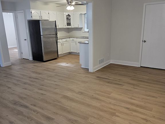 3rd image of 3011 Rollingwood Ln