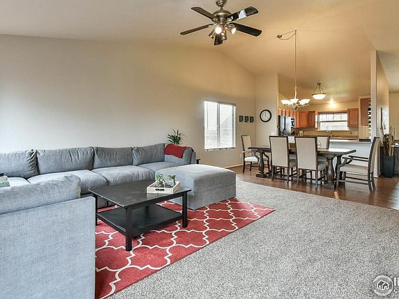 Very open floor plan from back to front