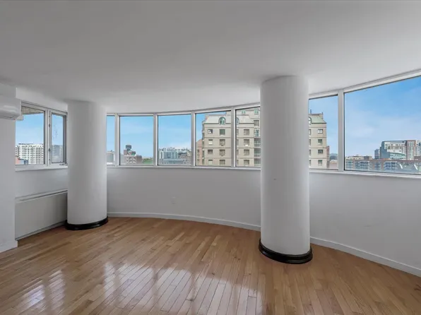 133-38 Sanford Avenue image 6 of 23