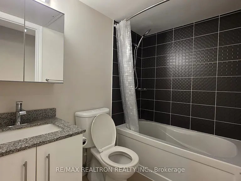 273 S Park Rd #501 — Photo 33