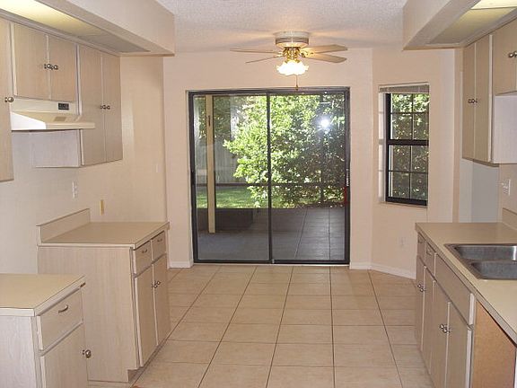 5th image of 36 Westgate Ln