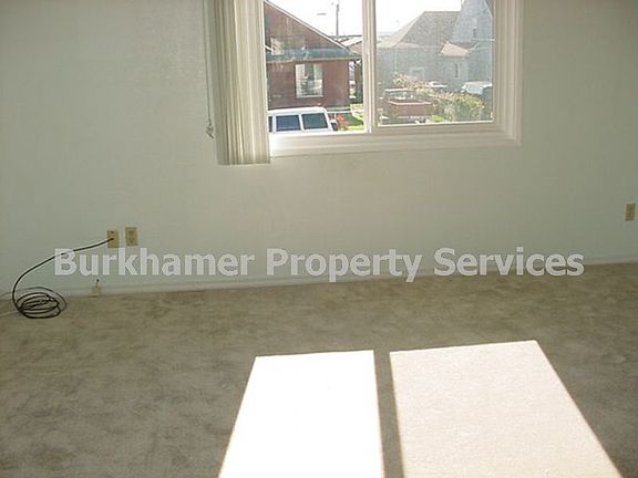 3rd image of 3031 Aberdeen Ave