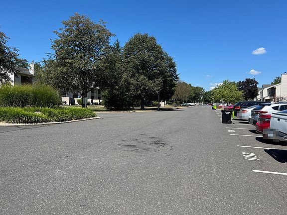 5th image of 8-1 Stuart Dr Unit 801