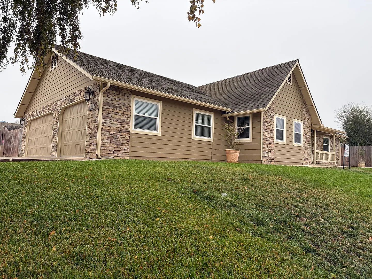 608 Hope Terrace — Photo 3