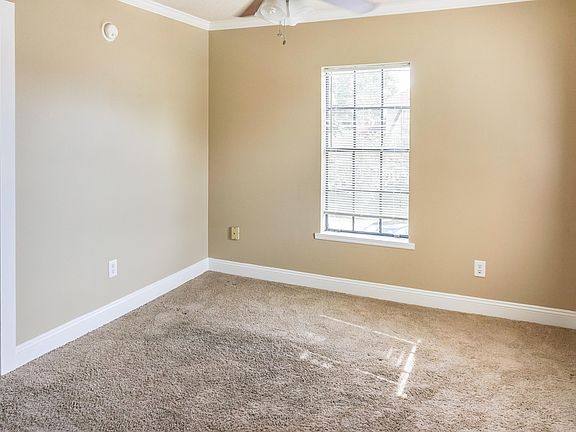 4th image of 301 E Robert St APT C