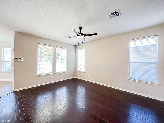 5th image of 921 Heritage Springs Trl
