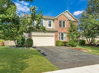 2650 Providence Ln, Lindenhurst, IL 60046