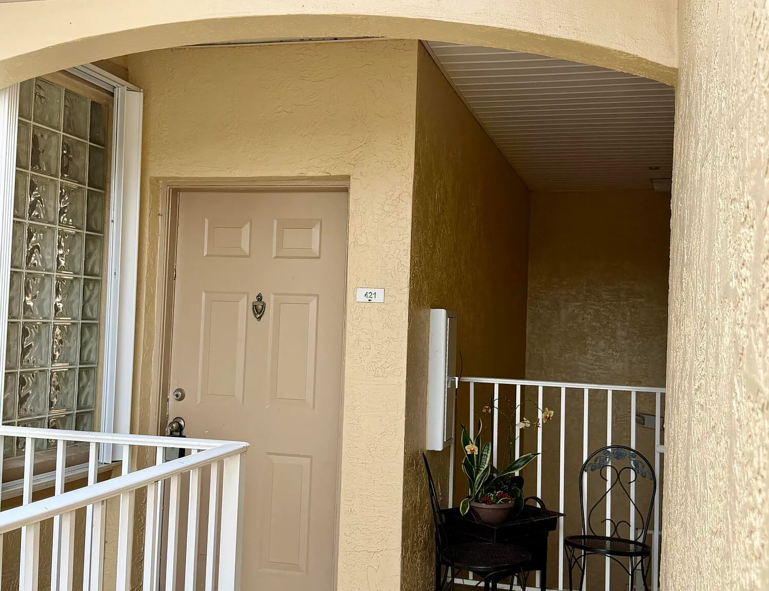 3 bed, 2.0 bath, 1113 sqft, $2,350 — Photo 2