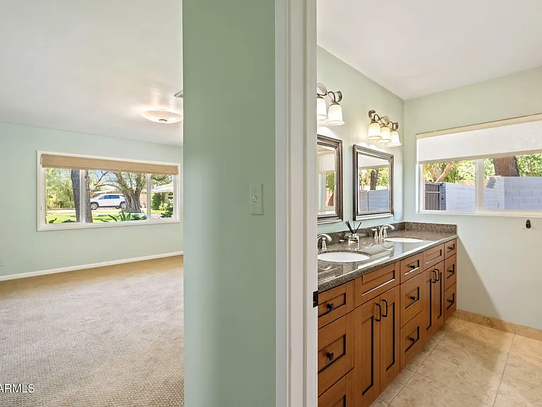 2054 E Rancho Dr — Photo 31