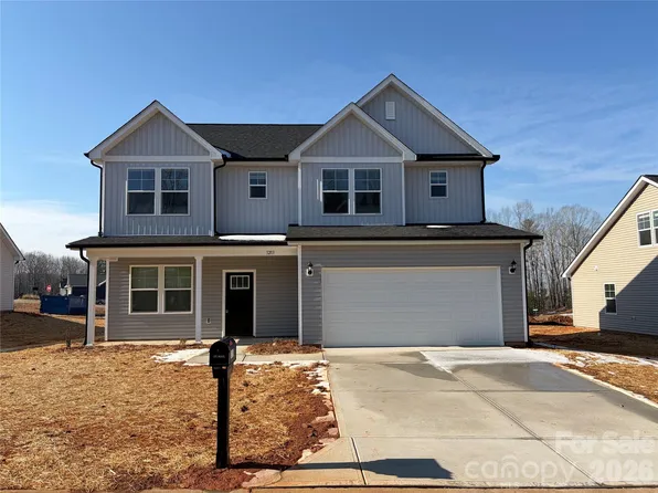 1213 Fall Day Cir SW, Lenoir, NC 28645