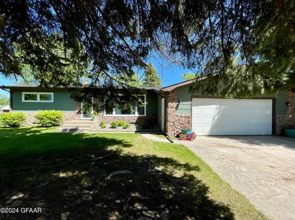 521 1st Ave, Reynolds, ND 58275