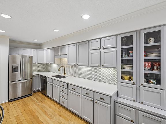 5th image of 4817 Cedar Dr