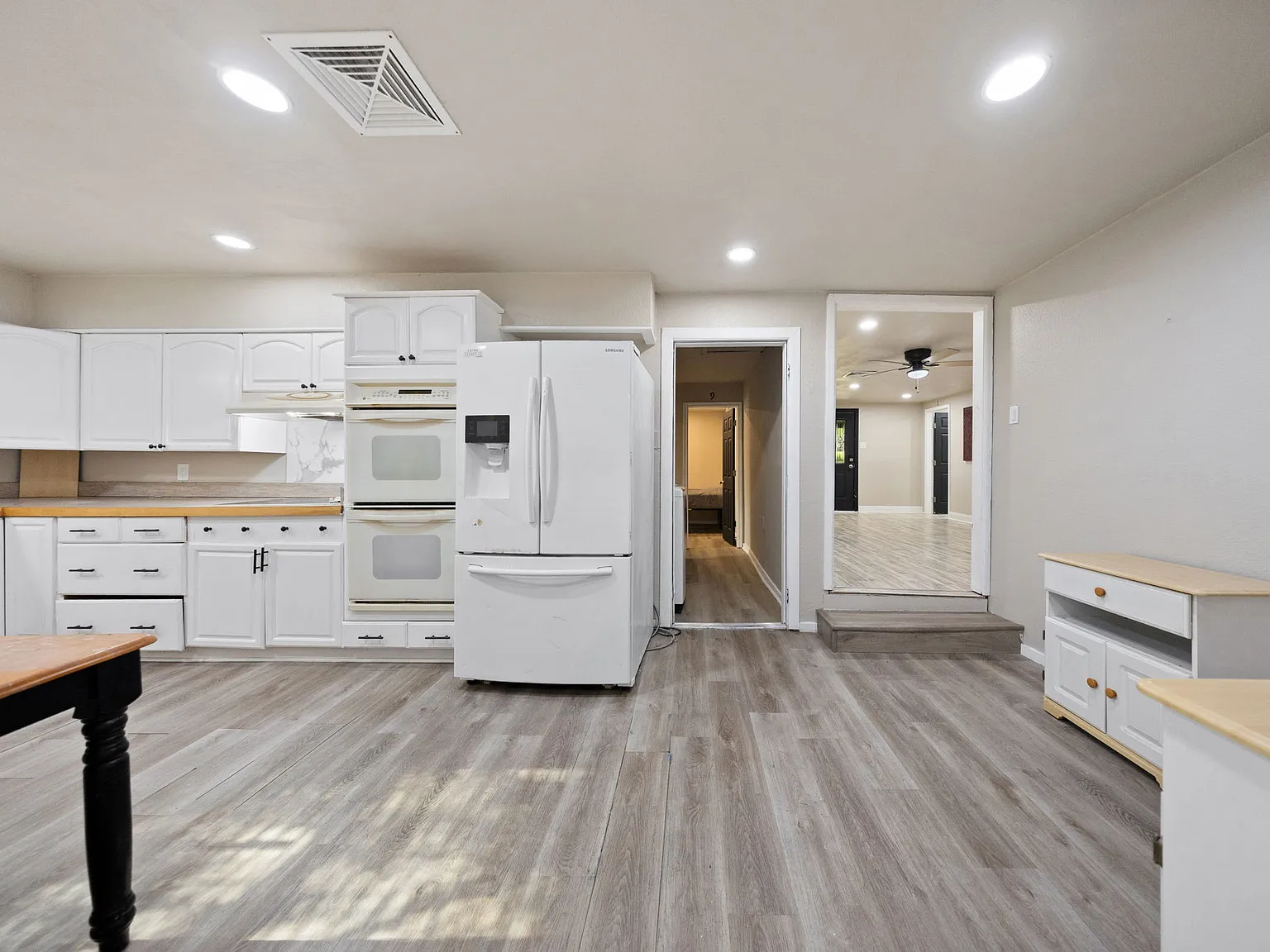 9 bed, 2894 sqft, $3,995 — Photo 2