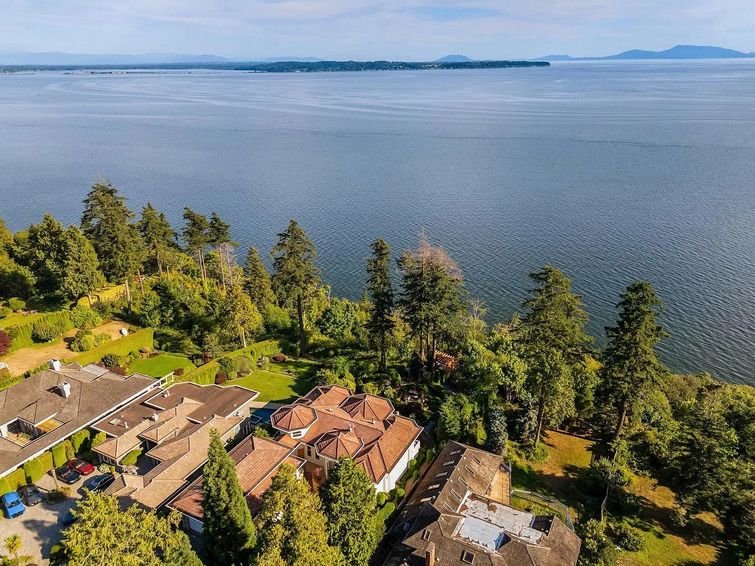 4 bed, 7000 sqft, $9,800 — Photo 4