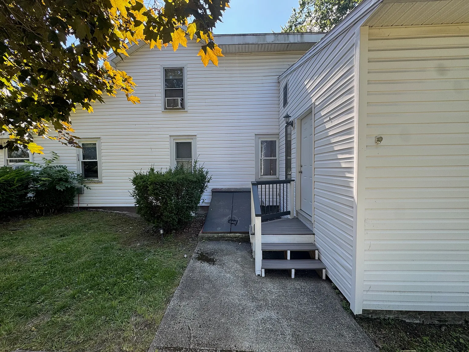 4 bed, 1800 sqft, $2,500 — Photo 2