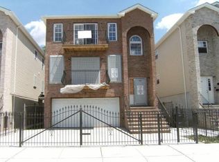 558-560 S 10th St, Newark, NJ 07103