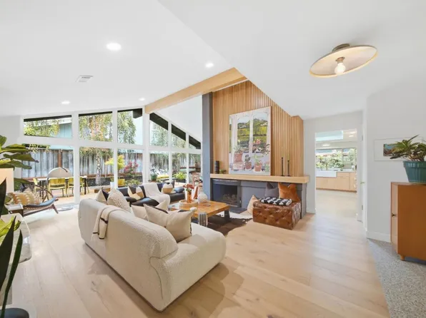 2017 Bordeaux Ln, Half Moon Bay, CA 94019