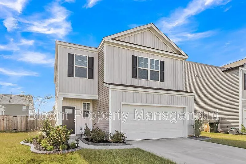 4 bed, 2.5 bath, 2203 sqft, $2,650 — Photo 2