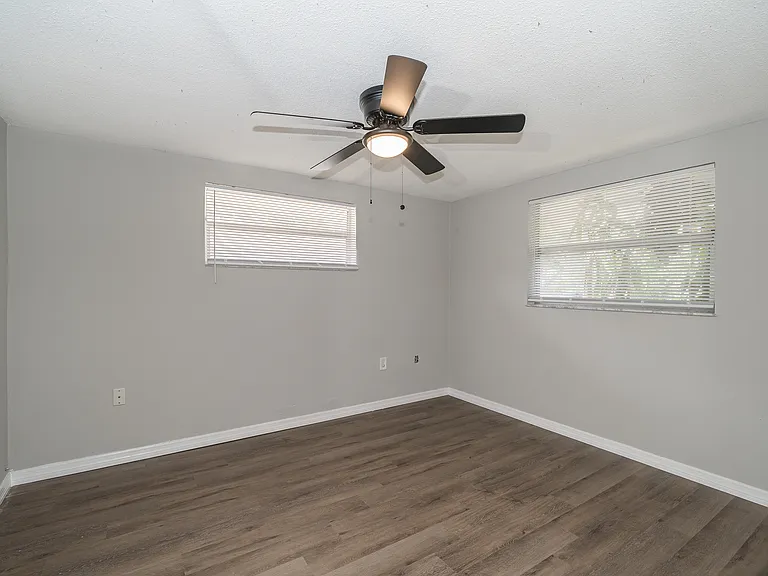 7911 Foxwood Dr — Photo 13