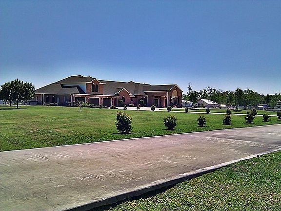 Great Location! Only 5 Minutes to The Woodlands Mall.