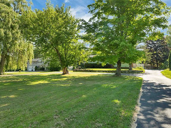5th image of 15 Tuttle Lane