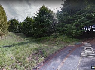 42 Mink Dr, Whitethorn, CA 95589