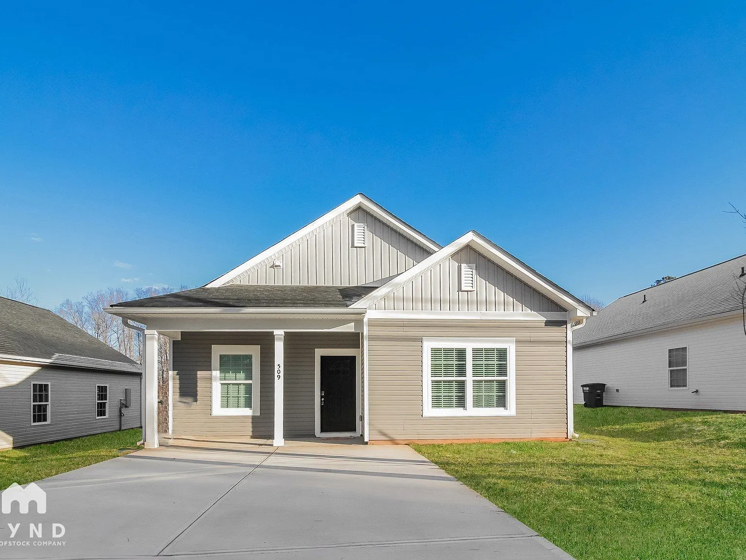 3 bed, 2.0 bath, 1244 sqft, $1,716 — Photo 3