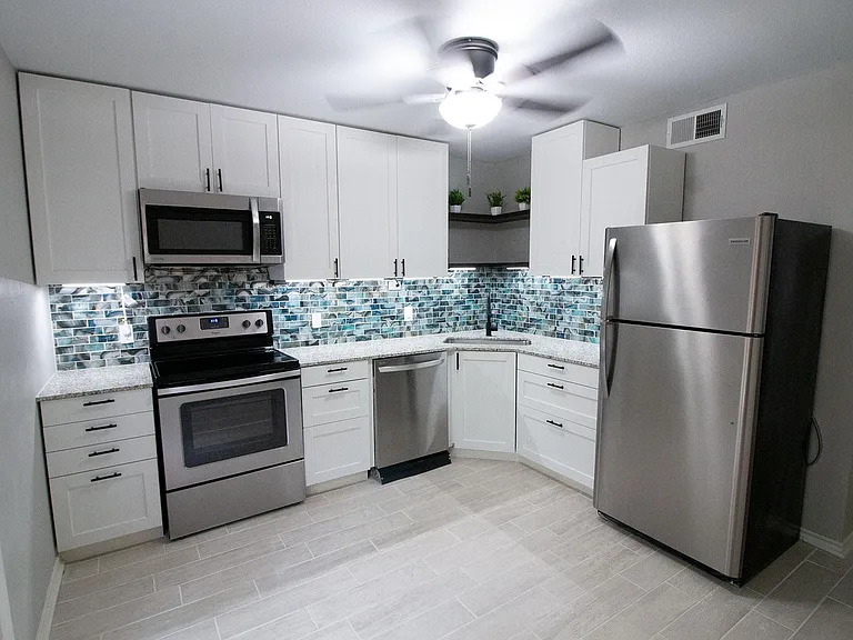 114 Scofield Ave #109 — Photo 1